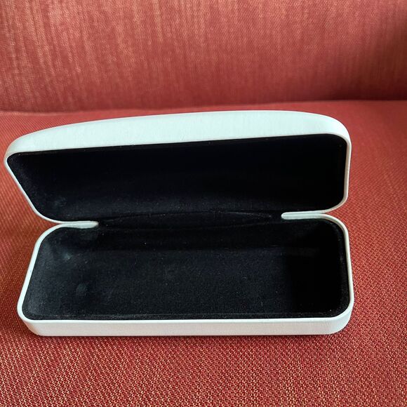 Calvin Klein White Sunglasses Eyeglasses Clamshell Glasses Hard Case - Picture 2 of 6